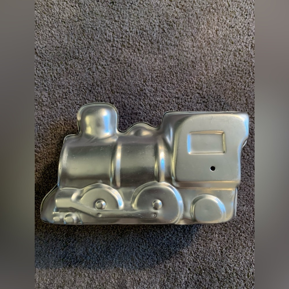 3D TRAIN CAKE PAN by Wilton. 2-piece. Choo-choo. Vintage. - Picture 2 of 4